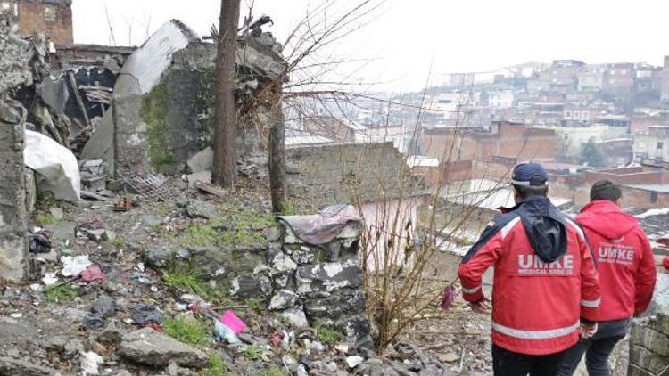 Diyarbakırda metruk yapı çöktü, 4 kişi yaralandı