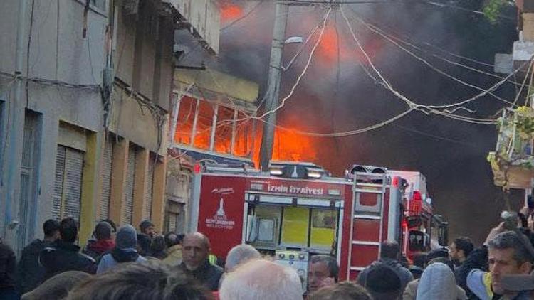 Büfe ve sünger atölyesi yangında kullanılamaz hale geldi