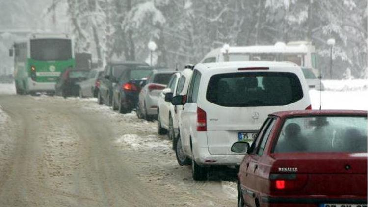 Abant’ta kar kalınlığı 1 metreyi aştı