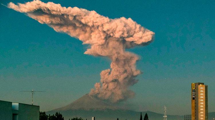 Meksikadaki Popocatepetl Yanardağında patlama