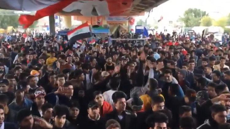 Irak’taki protestolarda ABD ve İran karşıtı sloganlar atıldı