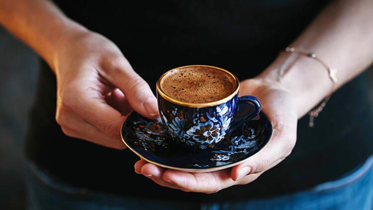 Kahve ve suyu içince bir anda gözleri karardı İtiraf etti: İyi olacaksın ablacığım...