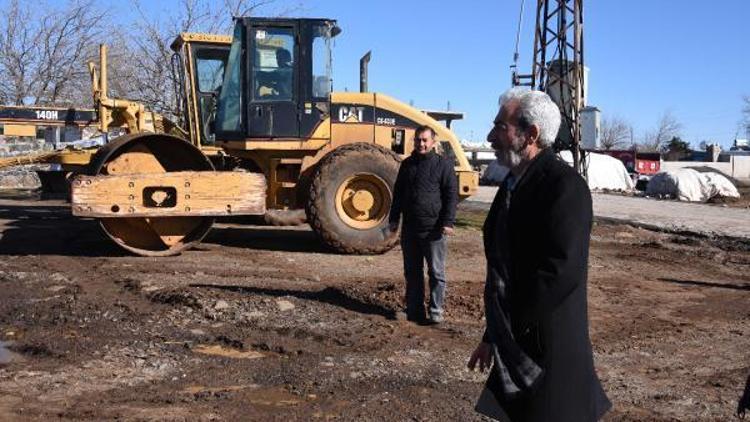 Severek Belediye Başkanı Aydın, kırsal mahalledeki çalışmaları inceledi