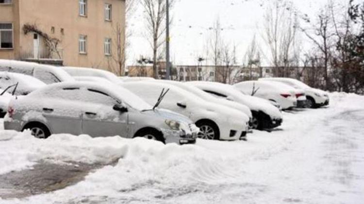 Bitlis’te 86 köy yolu kardan kapandı