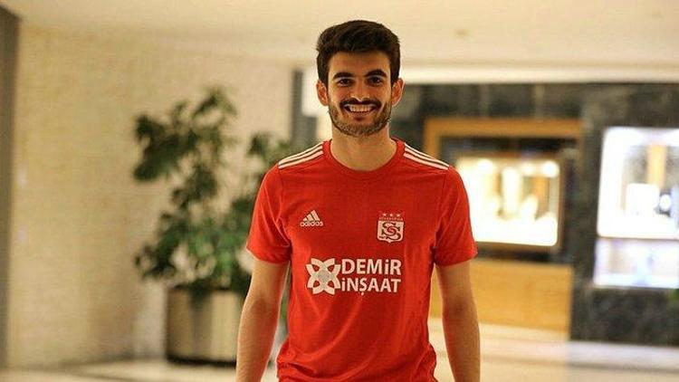 Sivassporlu futbolcu Fatih Aksoy: Başakşehir ve Fenerbahçenin güçlü rakiplerimiz olabileceğini düşünüyorum