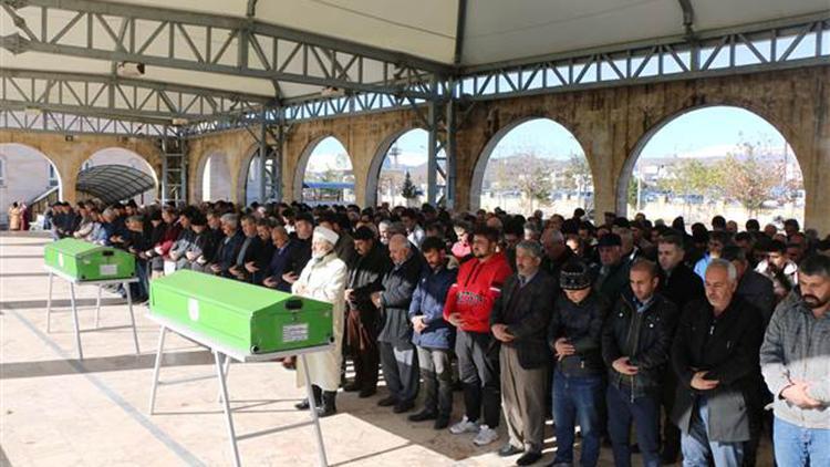 Adıyaman’da sobadan zehirlenen anne ve kızı toprağa verildi