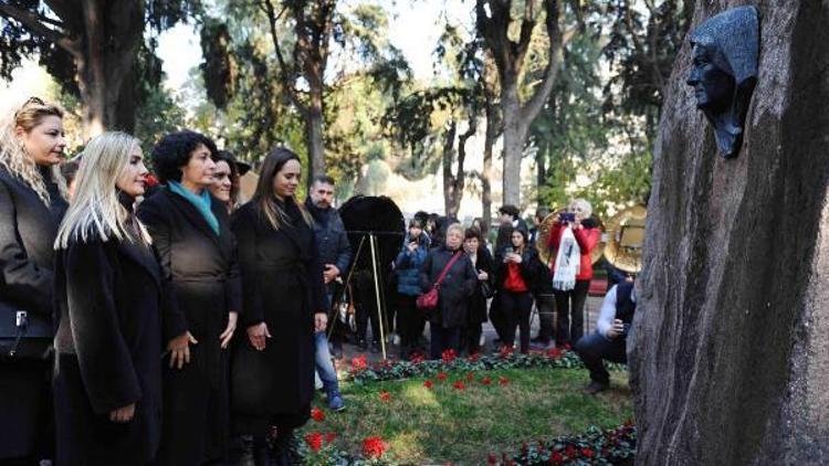 Zübeyde Hanım, Karşıyakadaki kabri başında anıldı