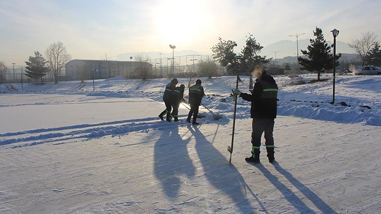 Erzurum’da Sibirya soğukları donduruyor