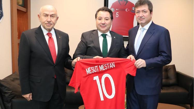 Bursaspor Kulübü Başkanı Mesut Mestan, Nihat Özdemiri ziyaret etti