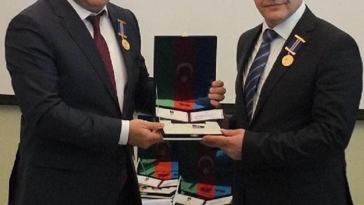 Azerbaycan Cumhurbaşkanı Aliyevden Gazeteci Şıktaşa onur madalyası