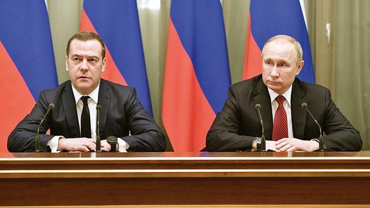 Rusya’da Medvedev hükümeti istifa etti
