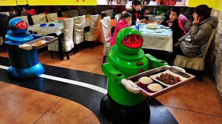 Robotların çalıştığı restoranlar bir bir batıyor