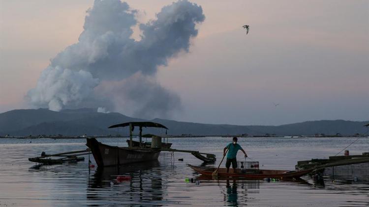 Filipinlerde on binlerce kişi tahliye edildi Uyarı geldi: Her an patlayabilir