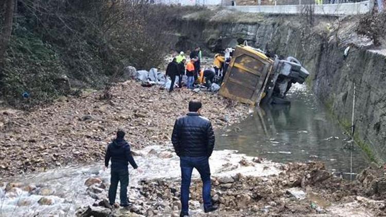 Zonguldakta otomobil ile kamyon çarpıştı: 5 yaralı