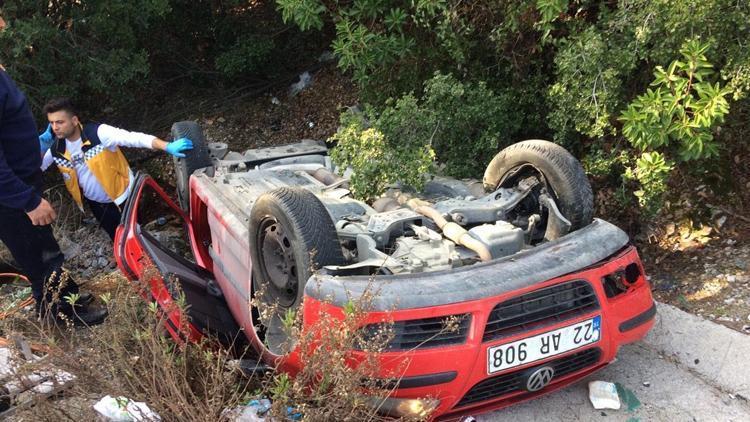 Takla atan otomobilin sürücüsü öldü, 3 kişi yaralandı