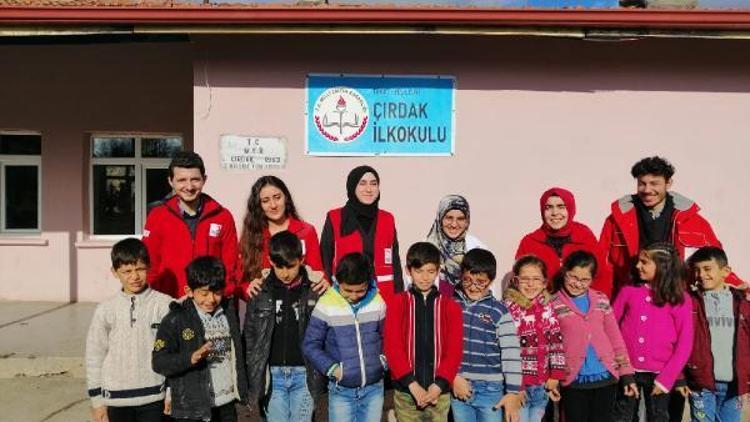 Türk Kızılay Tokat Şubesinden öğrencilere karne hediyesi