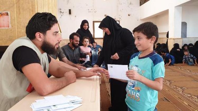 İHH, İdlib’teki yetimleri nakdi yardımlarla destekleniyor