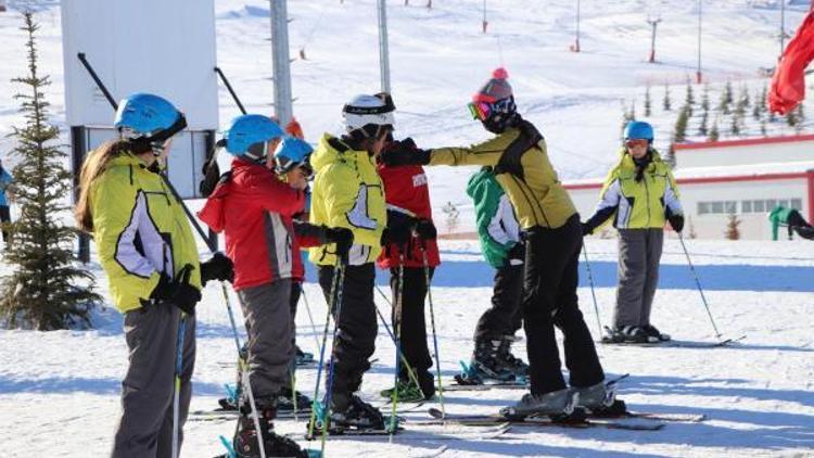 Yıldız Dağında bin öğrenci kayak eğitimi alacak