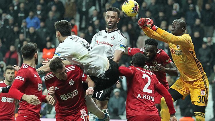 Beşiktaşta Gökhan Gönülden maç sonu açıklama: Havlu atacak değiliz