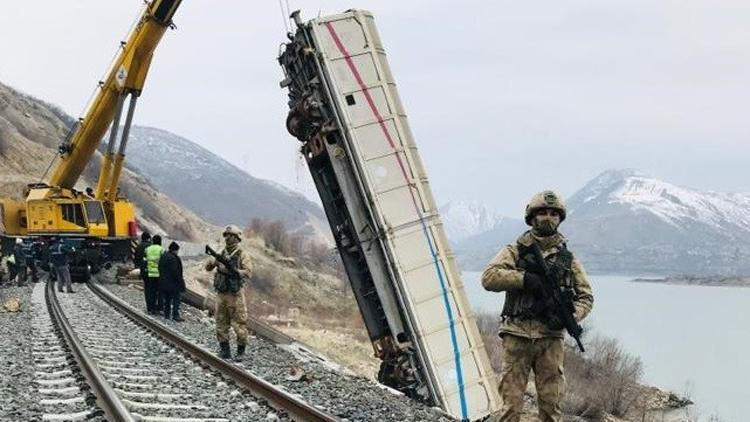 Mayınlı saldırıda devrilen vagonlar 4. yılında kaldırıldı