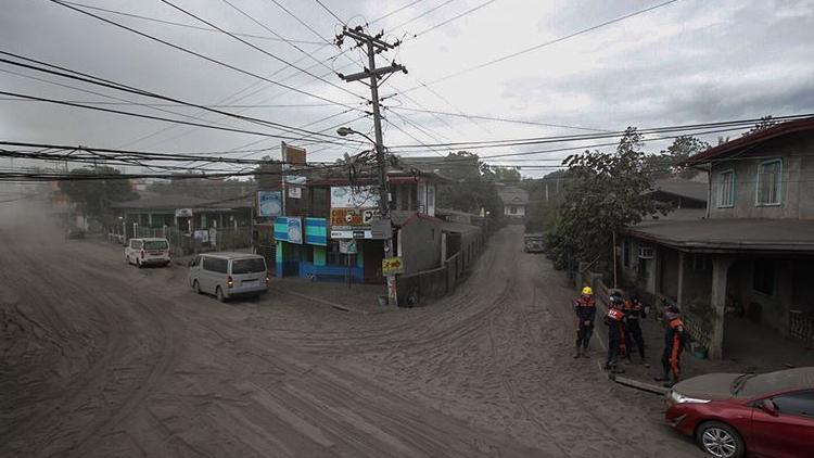 Filipinlerde Taal Yanardağının bulunduğu ada yerleşime kapatılacak