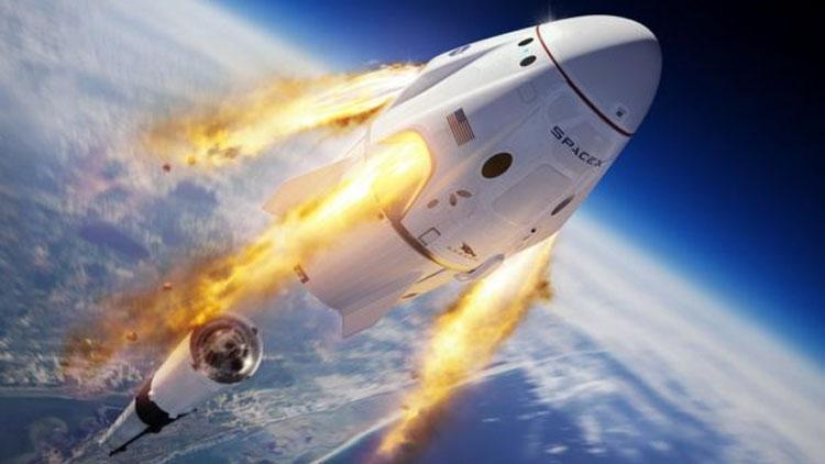 SpaceXin acil durum testi: Falcon 9 infilak ettirildi, astronot kapsülü okyanusa indi