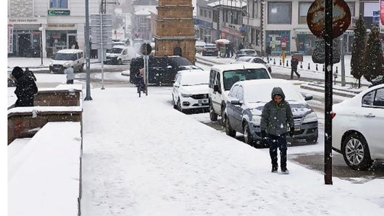 Yozgat, kar yağışıyla beyaza büründü