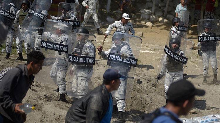 Meksika, sınırı yasa dışı geçmeye çalışan 2 bin göçmeni durdurdu