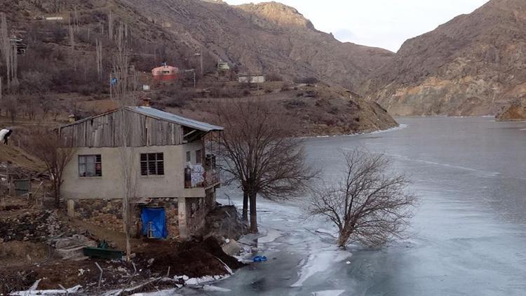 Dünyanın en hızlı akan nehri Çoruh, dondu