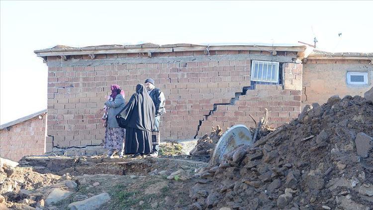 Kızılay deprem bölgesinde sıcak yemek dağıtımına başladı