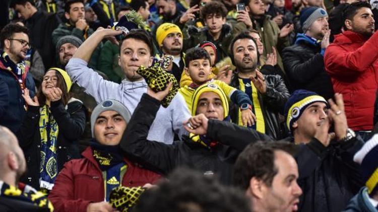 Fenerbahçeli taraftarlardan Elazığdaki depremzedelere destek