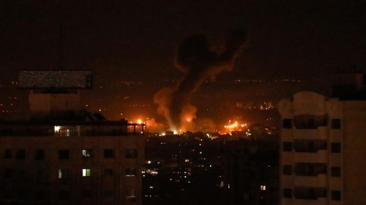 İsrail hava saldırılarıyla Gazzeyi vurdu