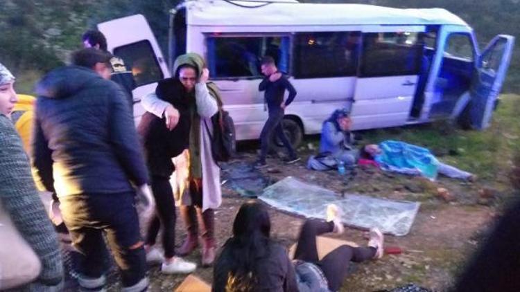 Bodrumda servis minibüsü takla attı: 11 işçi yaralı