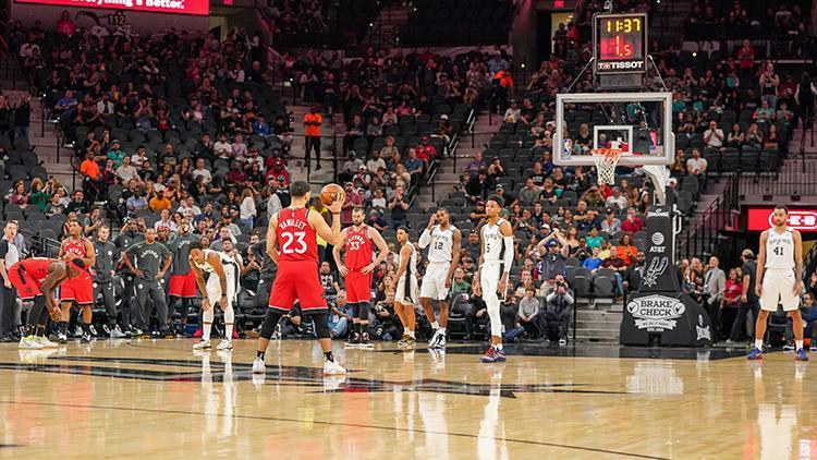 NBA maçında Kobe Bryant için 24 saniye hücum yapılmadı
