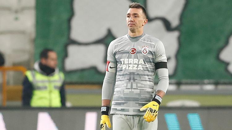 Galatasarayda Fernando Muslera duvar ördü