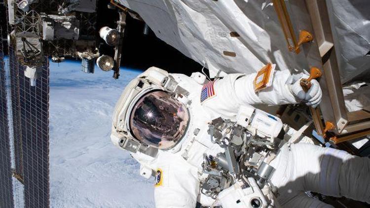 Astronotlar, Alfa Manyetik Spektrometrenin onarımı için uzay yürüyüşüne çıktı