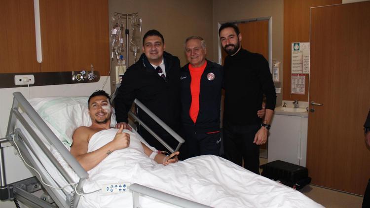 Adis Jahovic ameliyat oldu, sahalara dönüşü 4-6 hafta