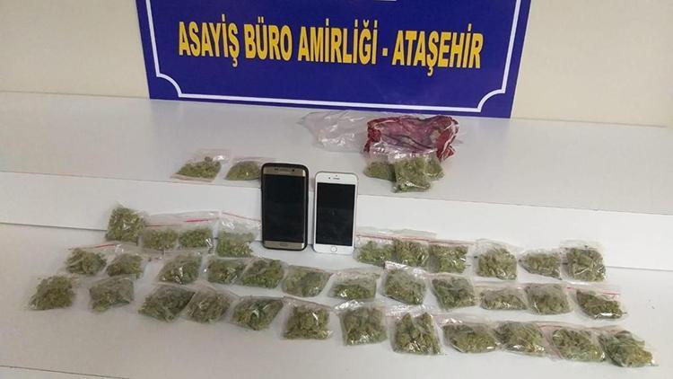 Ataşehirde otomobilde uyuşturucu satan şüpheliler yakalandı