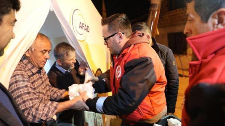 Akhisar Belediyesi, çadırdaki depremzedelerin ihtiyaçlarını karşılıyor