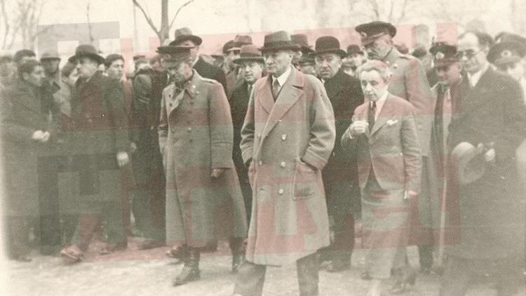 Büfede tesadüfen ortaya çıktı İşte Atatürkün görülmemiş fotoğrafları