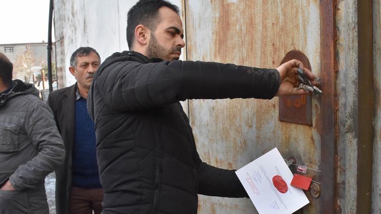 Sultangazide tavanı çöken atölyenin bulunduğu bina mühürlendi