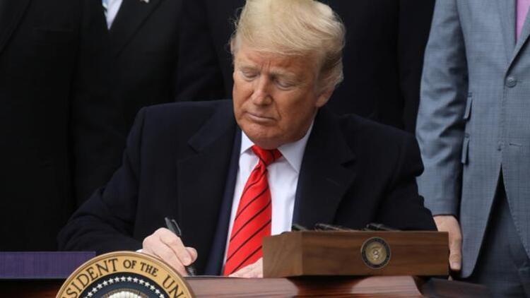 Donald Trump imzayı attı Resmen başladı