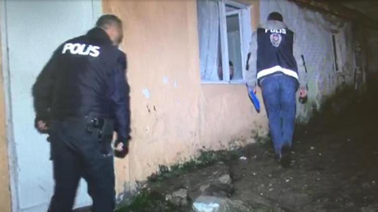 Haklarında arama kararı bulunanlara şafak operasyonu: 34 gözaltı