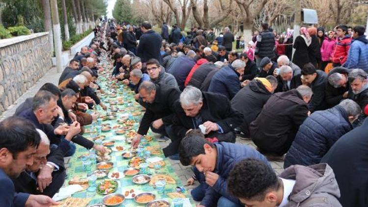 Şeyh Bağduyu anma etkinliğinde binlerce kişi yer sofrasında buluştu