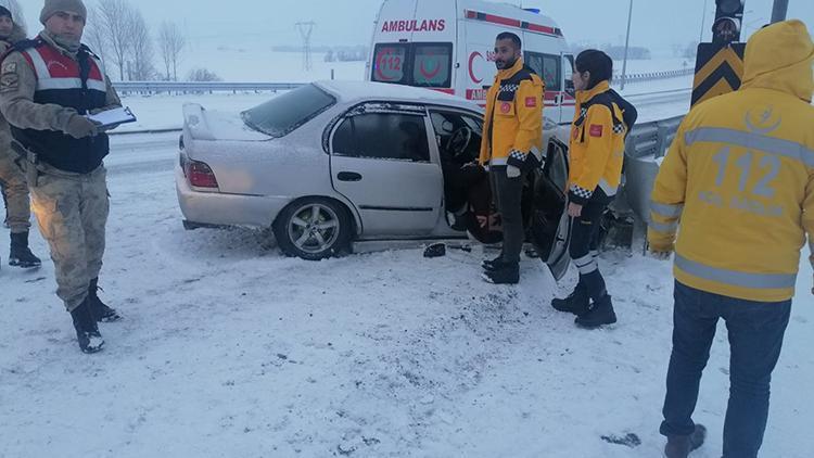 Muradiye’de trafik kazası; 4 yaralı