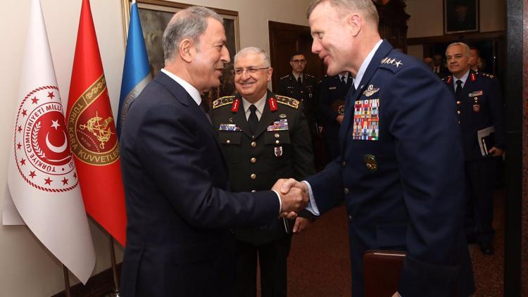 Milli Savunma Bakanı Akar, NATO Avrupa Müttefik Kuvvetler Komutanı Woltersı kabul etti