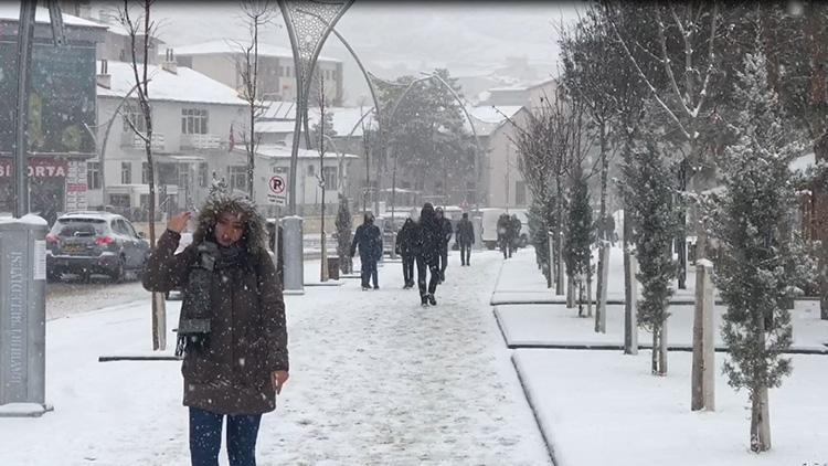 Son dakika.. Karadeniz kara teslim.. Kop Dağı Geçidinde ulaşımda aksamalar yaşandı