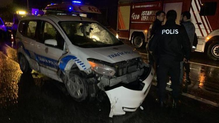 Maltepede zincirleme trafik kazası: 2si polis 4 yaralı