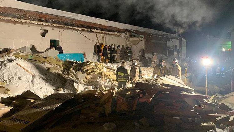 Rusyada gece kulübünün çatısı çöktü: 2 ölü, 5 yaralı