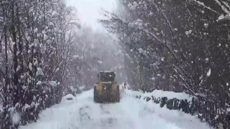 Muş’ta köy yollarında karla mücadele